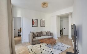 Apartment Center Of Paris By Studio Prestige